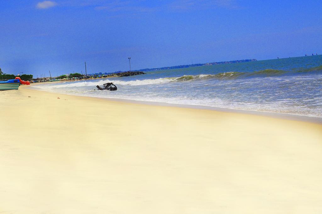 Lanka Beach Hotel Ettukala Bagian luar foto
