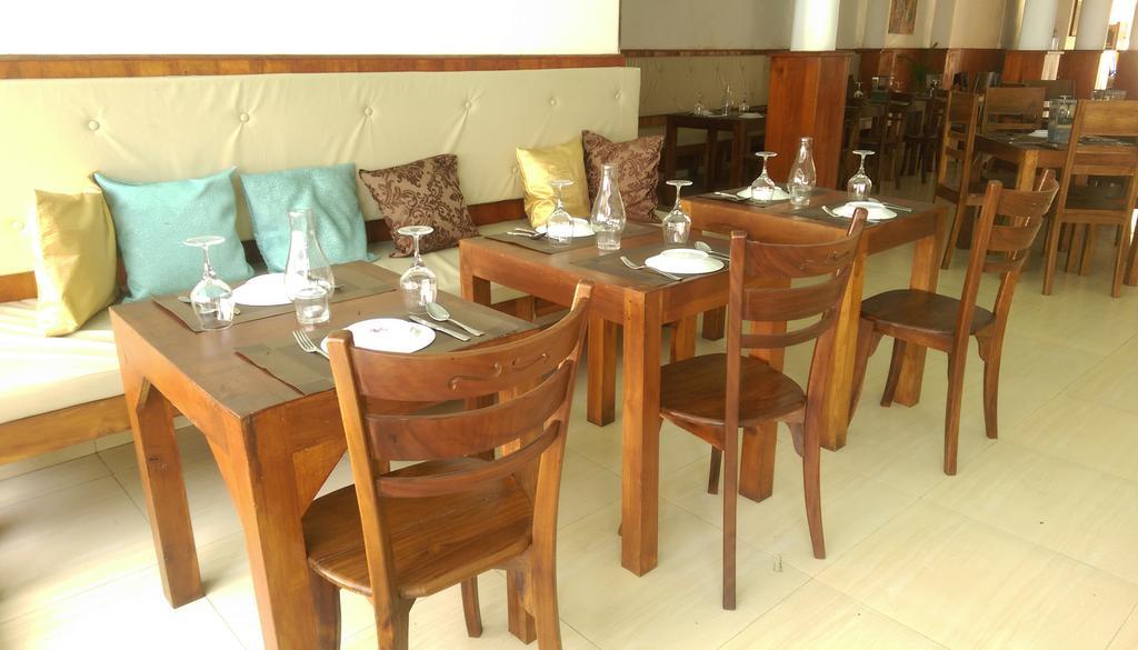 Lanka Beach Hotel Ettukala Bagian luar foto