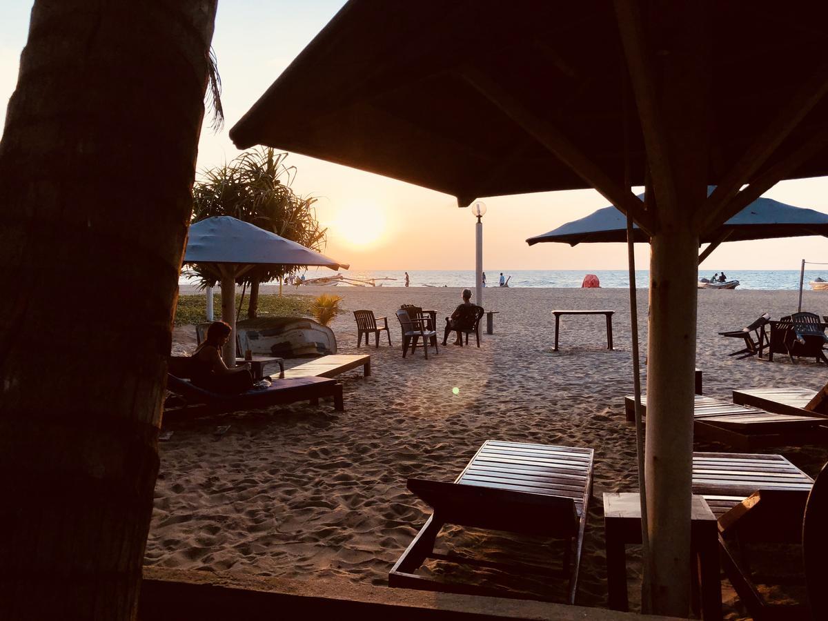 Lanka Beach Hotel Ettukala Bagian luar foto