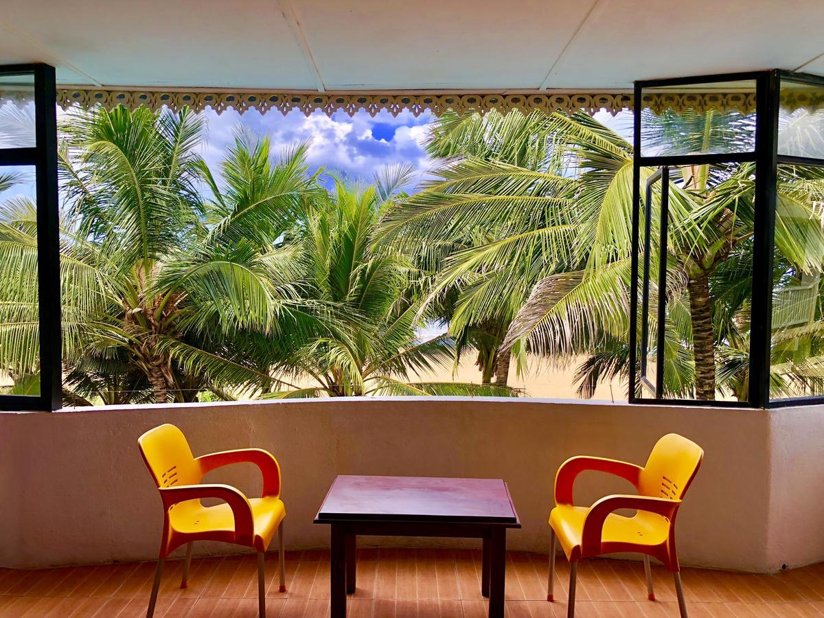 Lanka Beach Hotel Ettukala Bagian luar foto