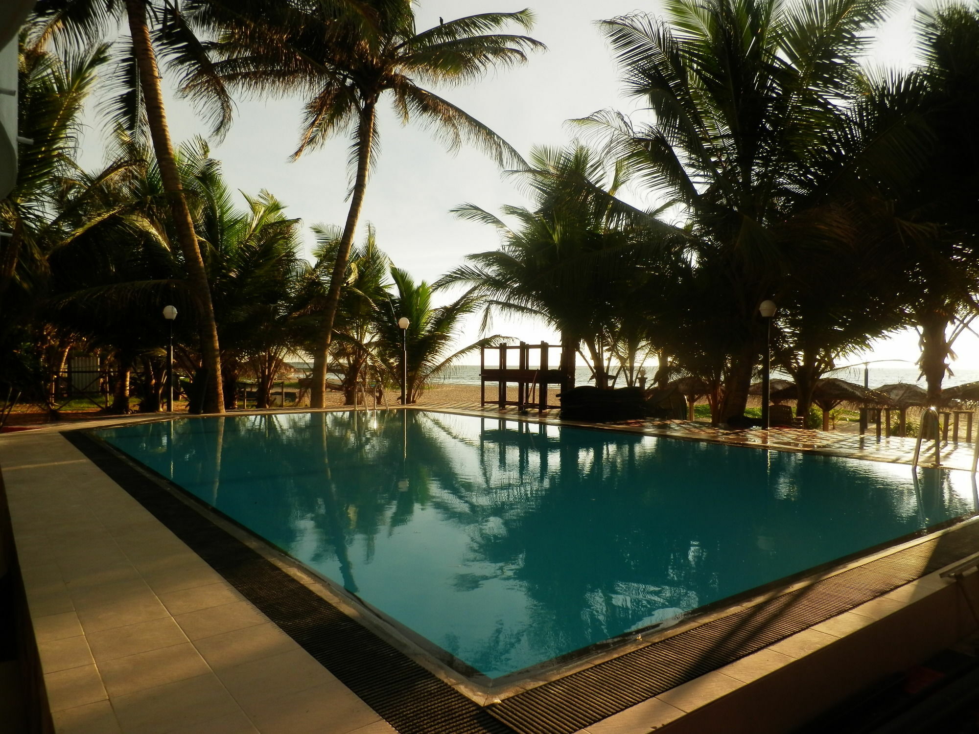 Lanka Beach Hotel Ettukala Bagian luar foto